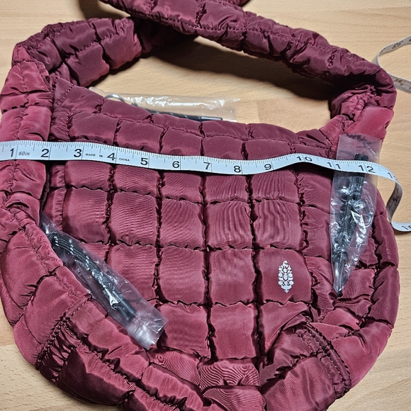 NWT FP Movement Quilted Small Carryall Sling Bag Mahogany Wine - Picture 5 of 7